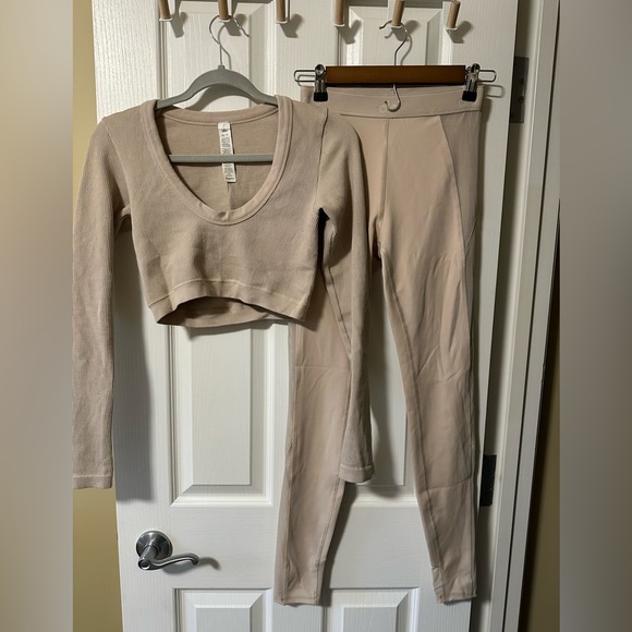 ALO Yoga Other - ALO Yoga Macadamia Workout Set